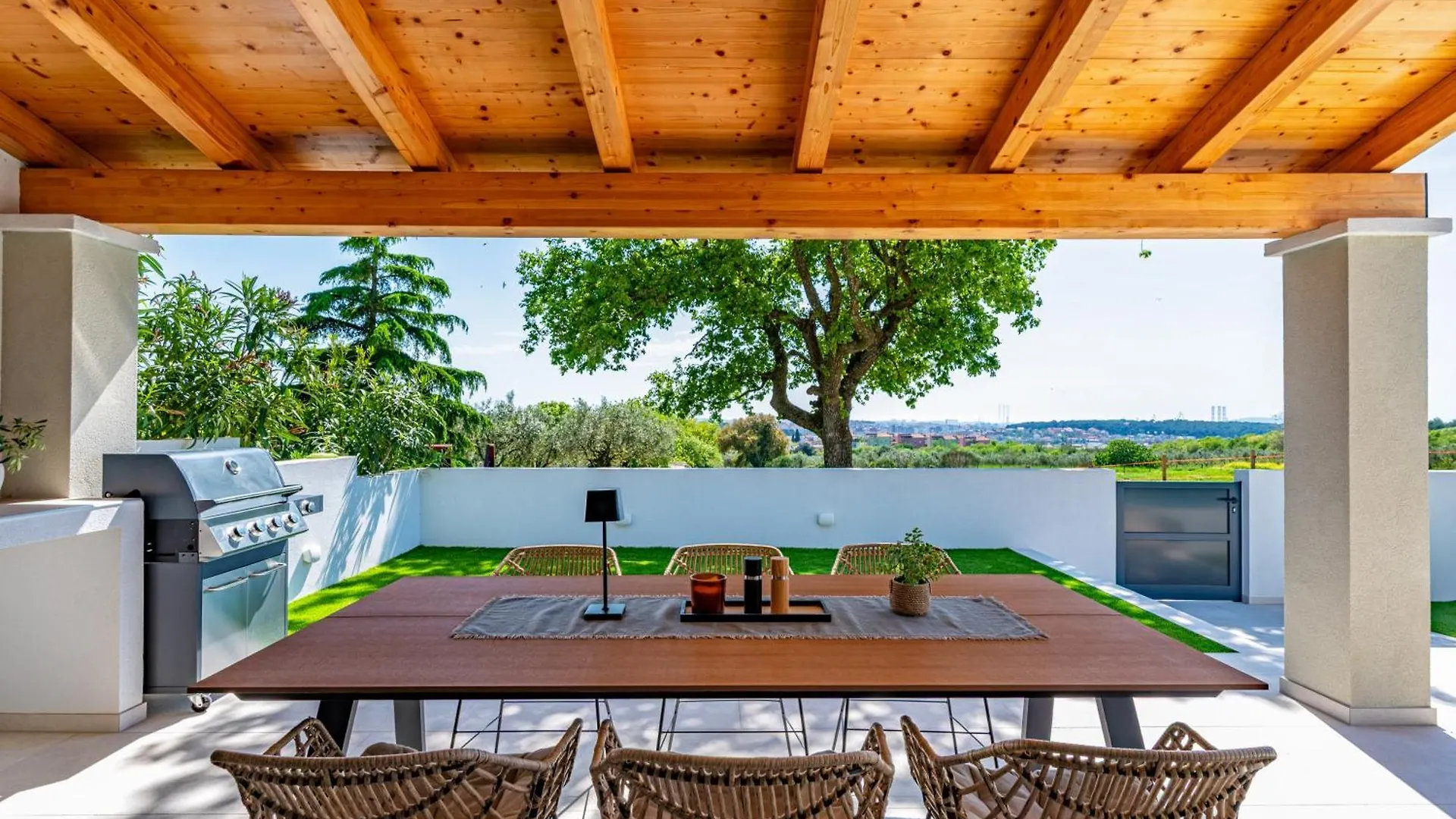 Villa Vista - New Entry 2025